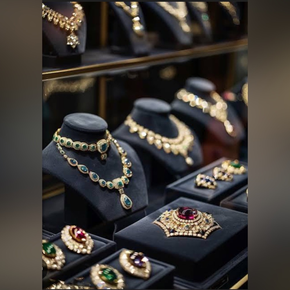 Like this listing for HIGH END & SIGNED JEWELRY SHOW